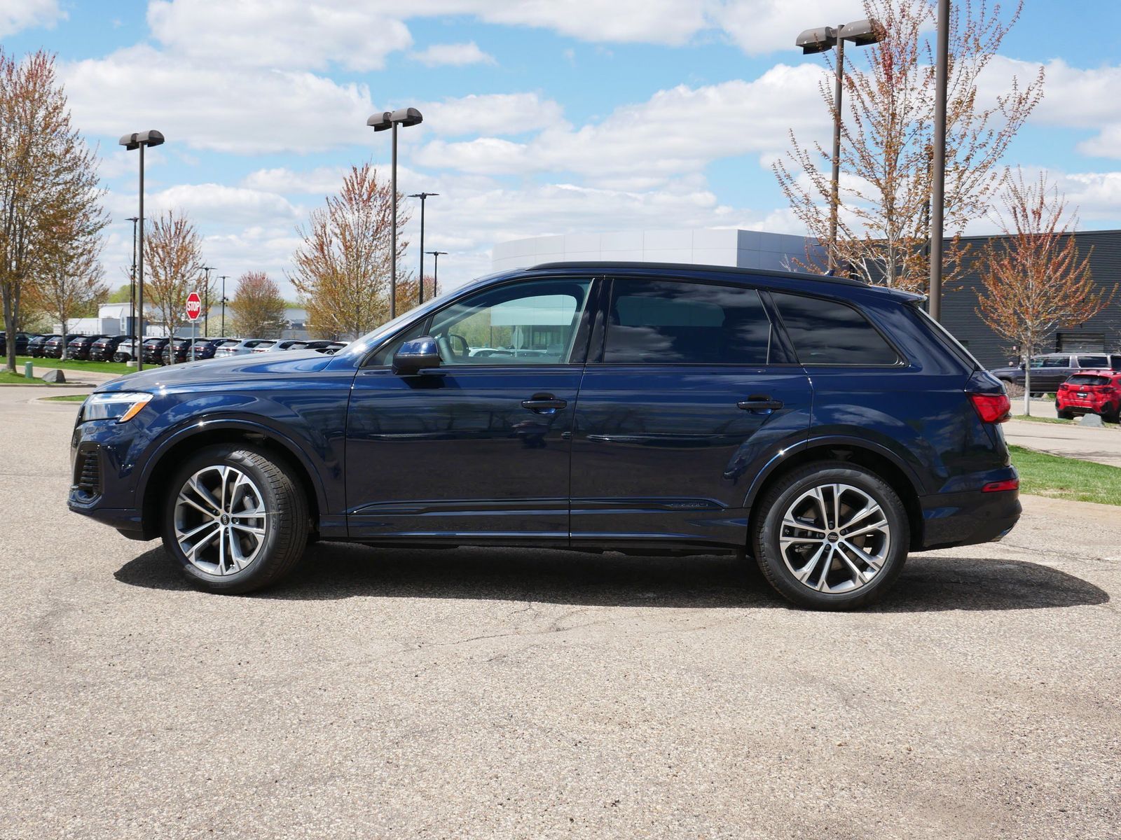 Thumbnail: 2026 Audi Q7 - 6