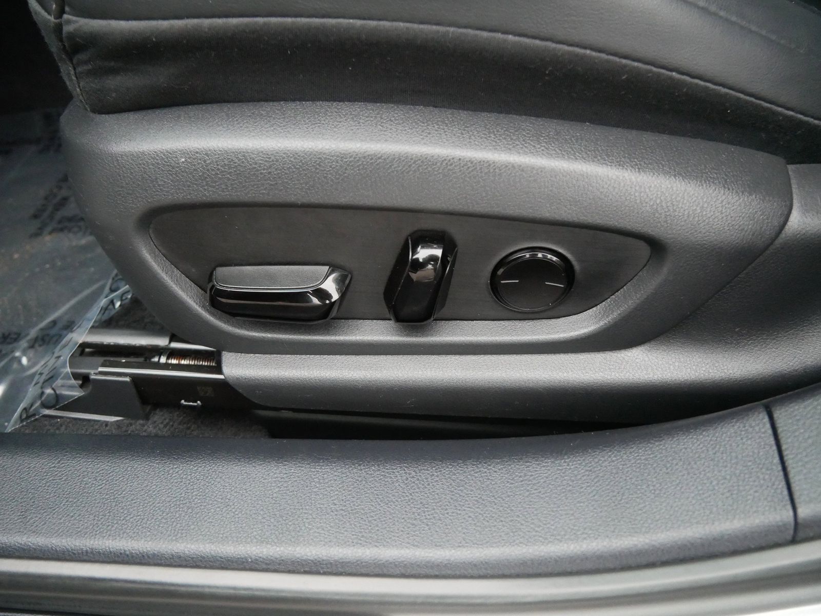 Thumbnail: 2021 Lexus ES - 14