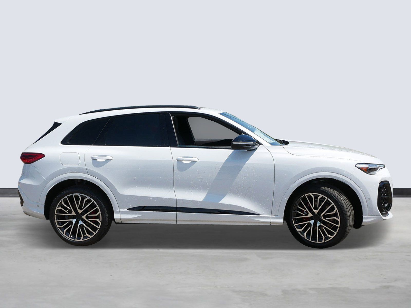 Thumbnail: 2026 Audi SQ5 - 5