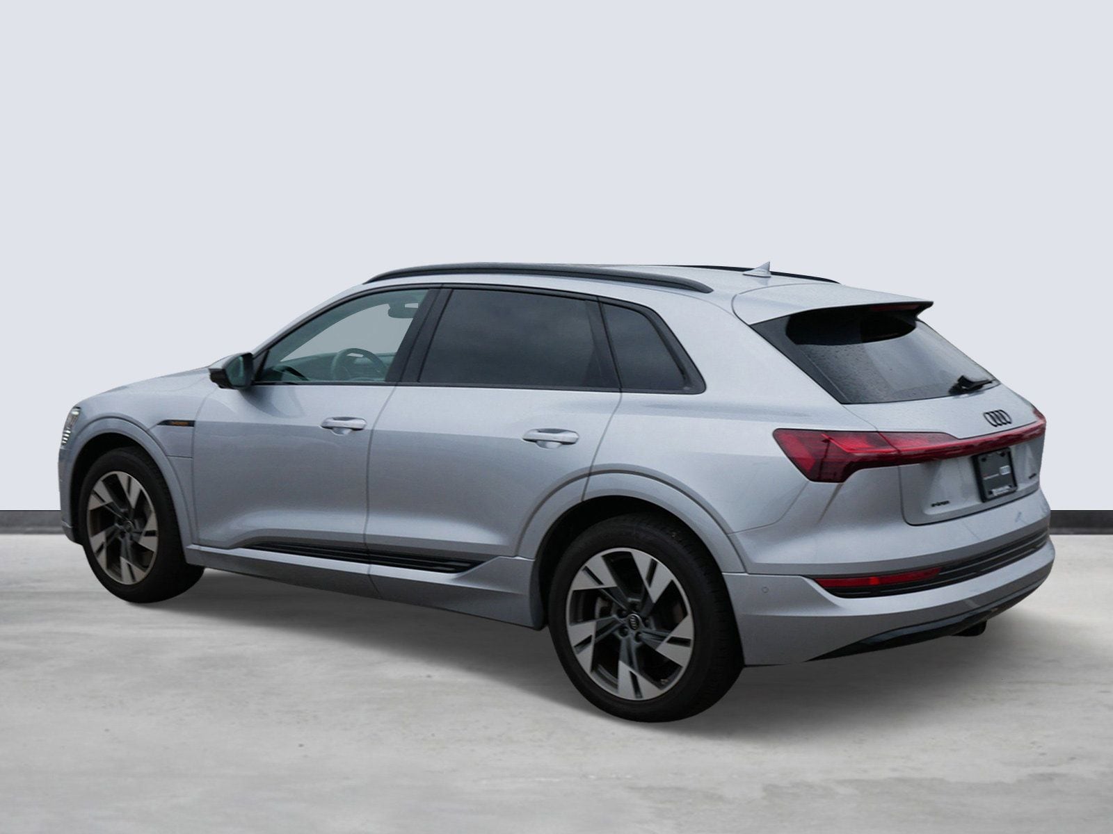 Thumbnail: 2022 Audi e-tron - 3