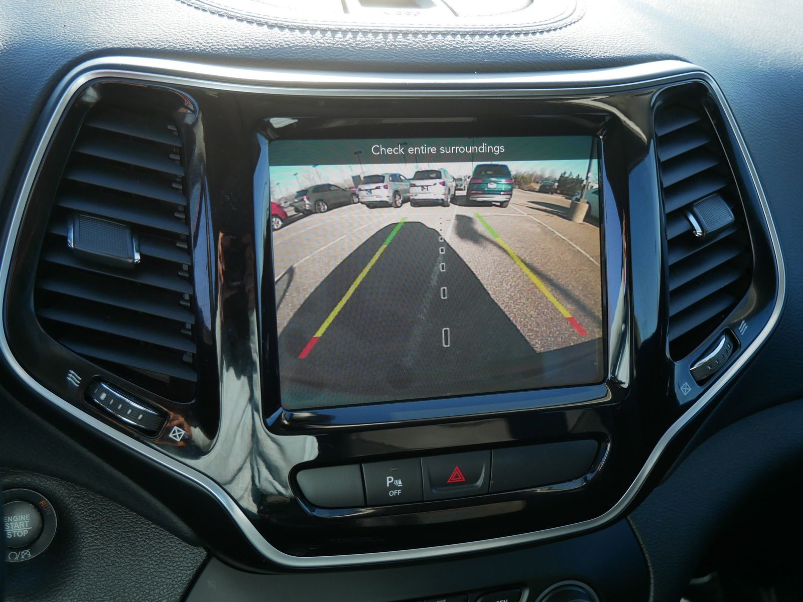 Thumbnail: 2019 Jeep Cherokee - 14