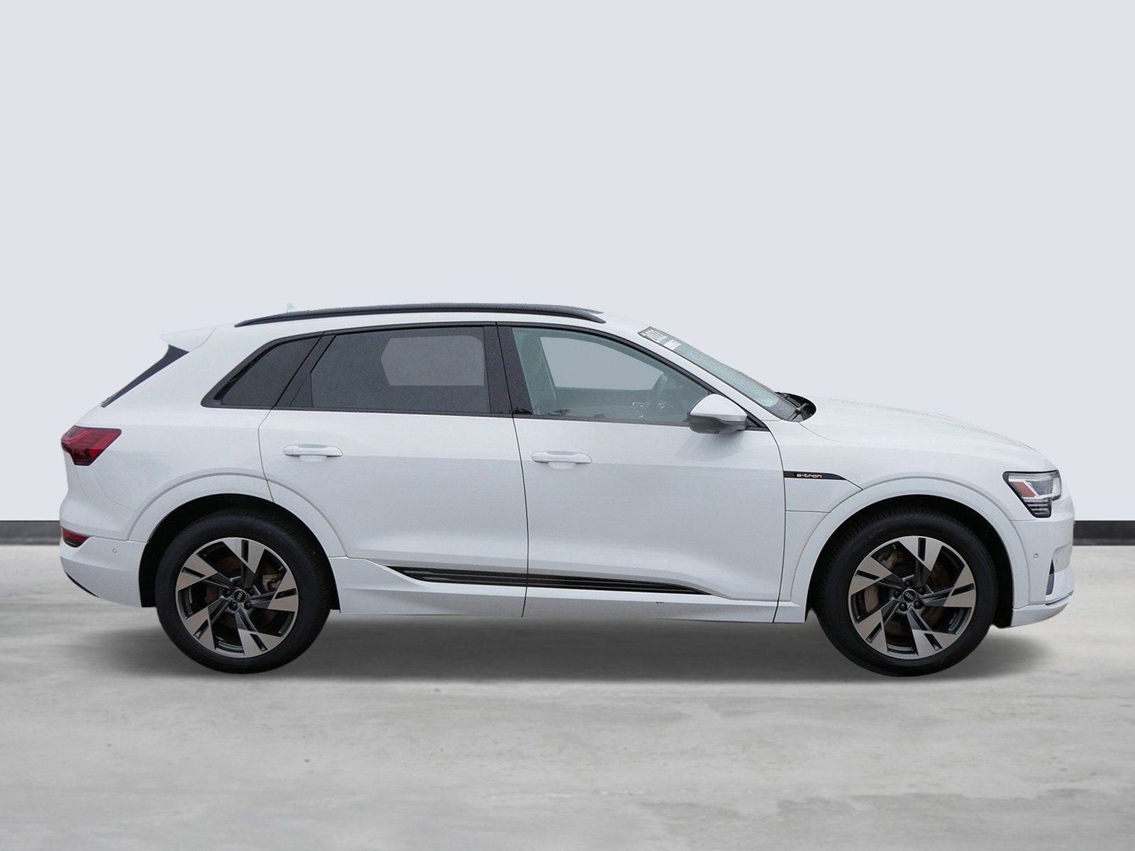 Thumbnail: 2022 Audi e-tron - 5