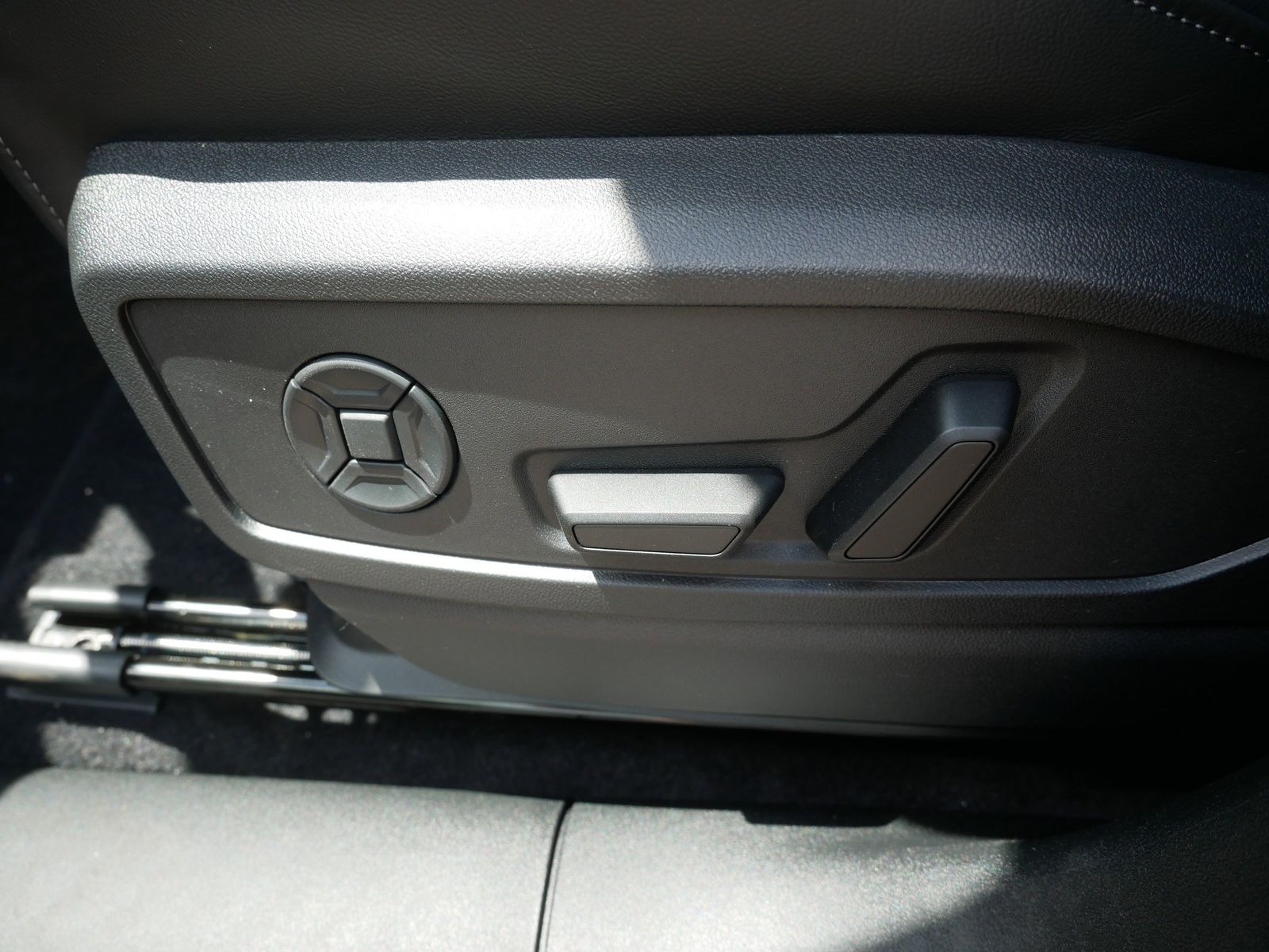 Thumbnail: 2026 Audi SQ5 - 13