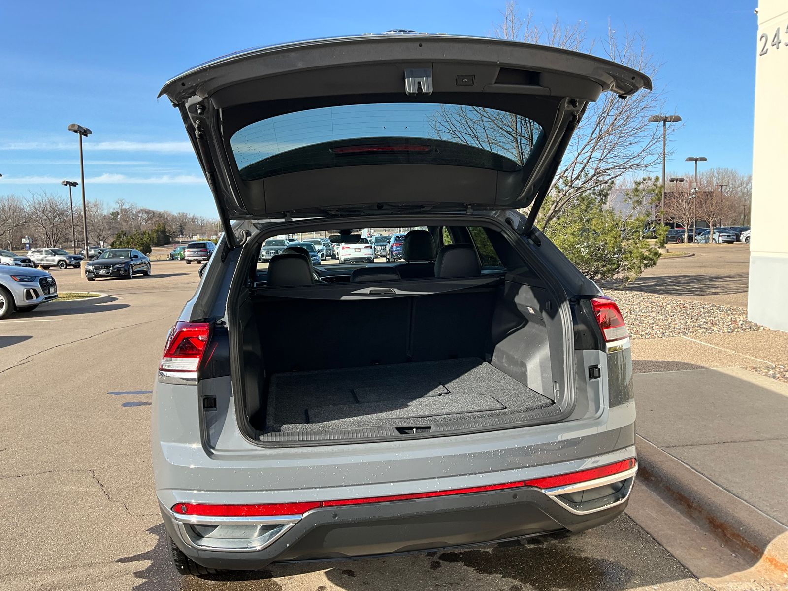 Thumbnail: 2022 Volkswagen Atlas - 9