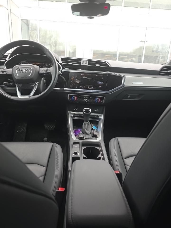 Thumbnail: 2023 Audi Q3 - 11