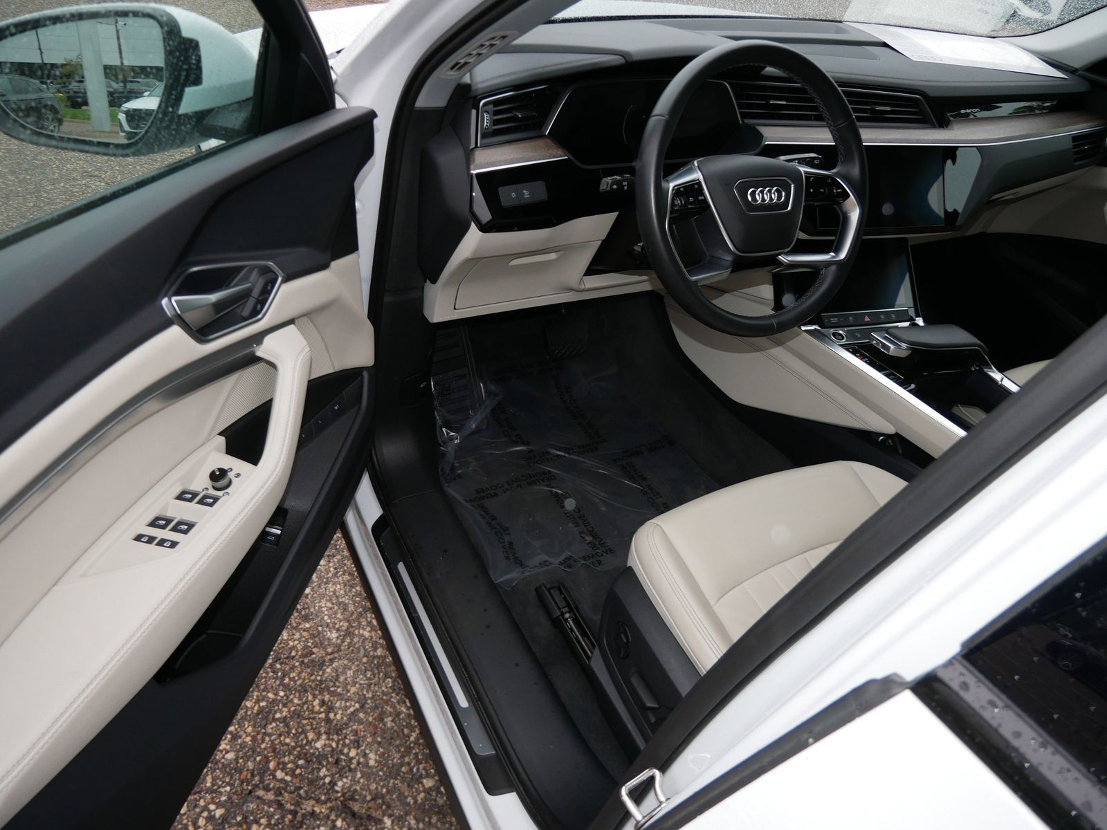 Thumbnail: 2022 Audi e-tron - 7