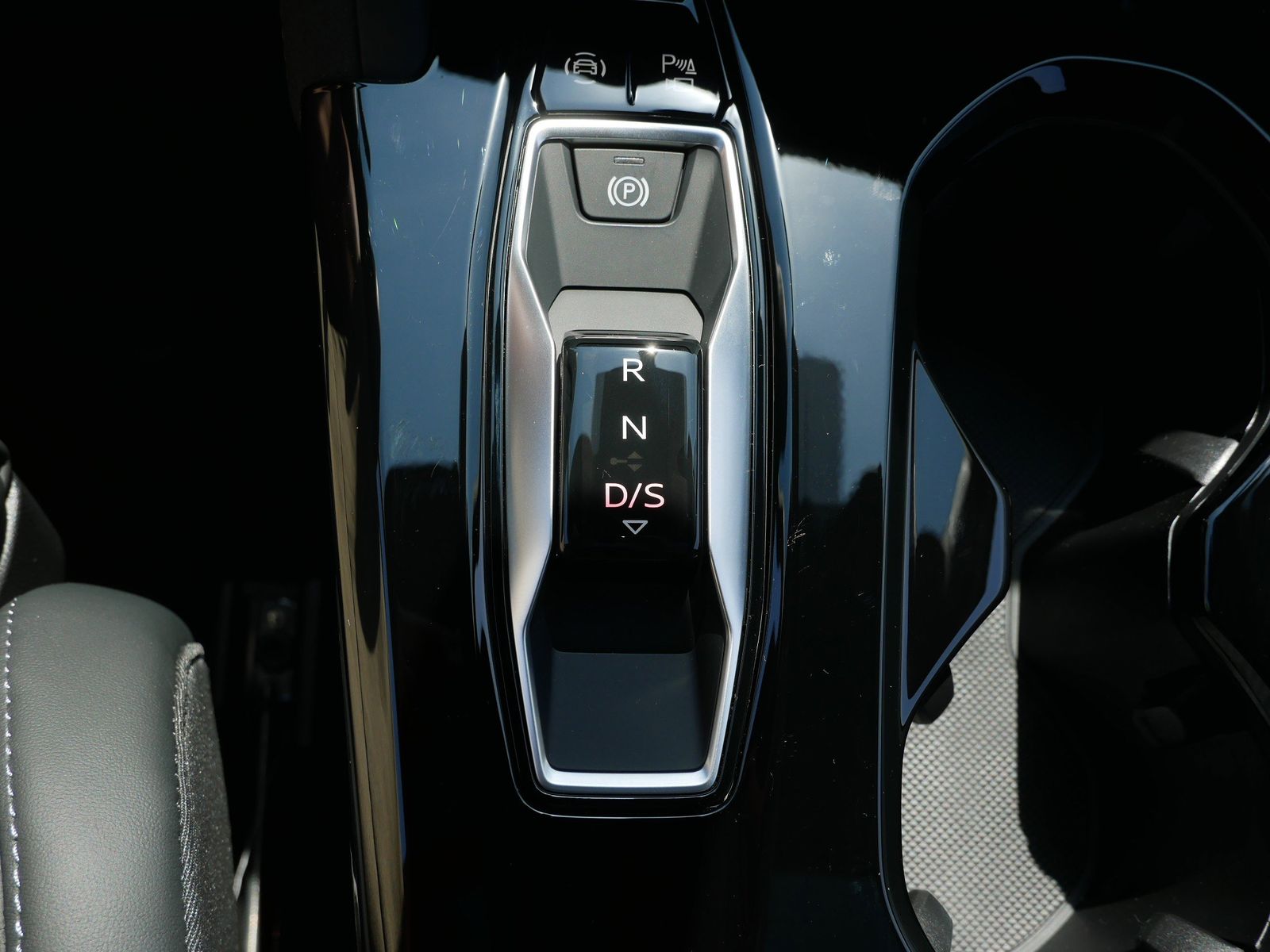 Thumbnail: 2026 Audi SQ5 - 24