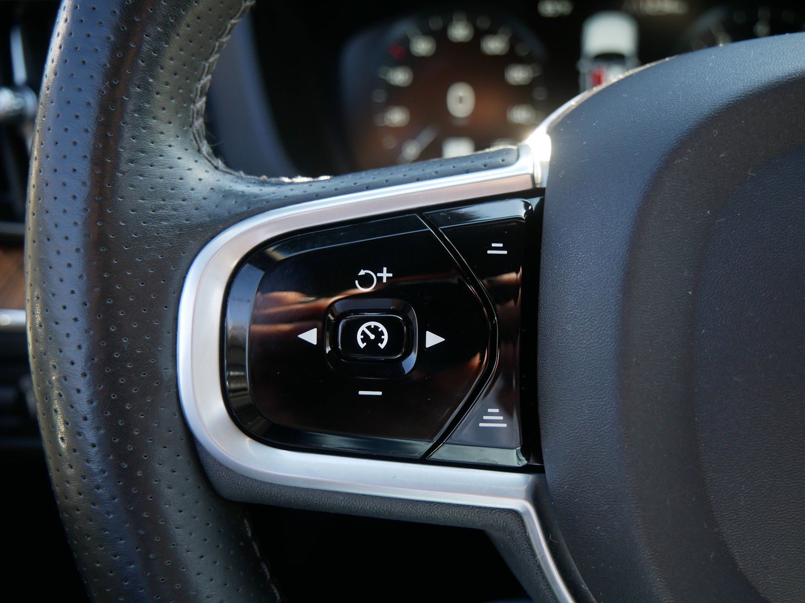 Thumbnail: 2019 Volvo XC60 - 26