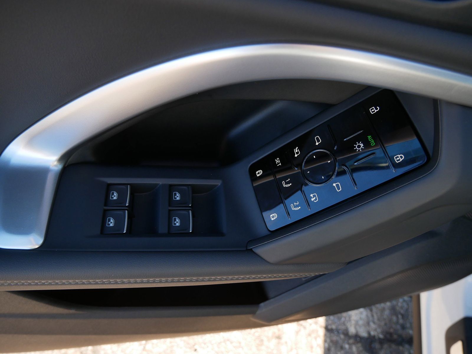 Thumbnail: 2025 Audi Q5 - 13