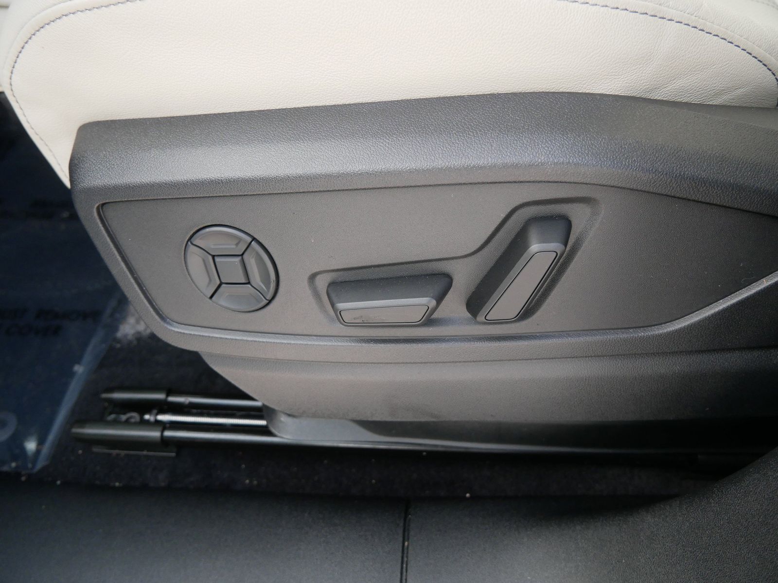 Thumbnail: 2025 Audi Q5 - 14