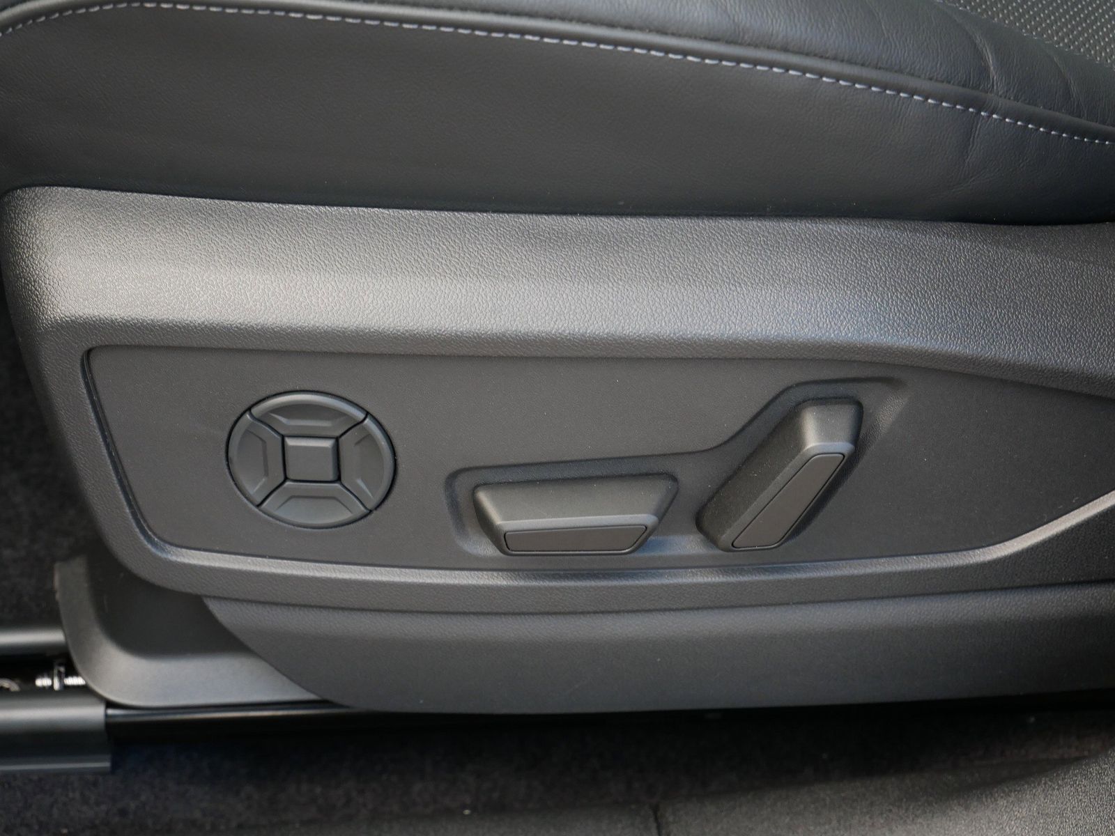 Thumbnail: 2026 Audi Q5 - 13