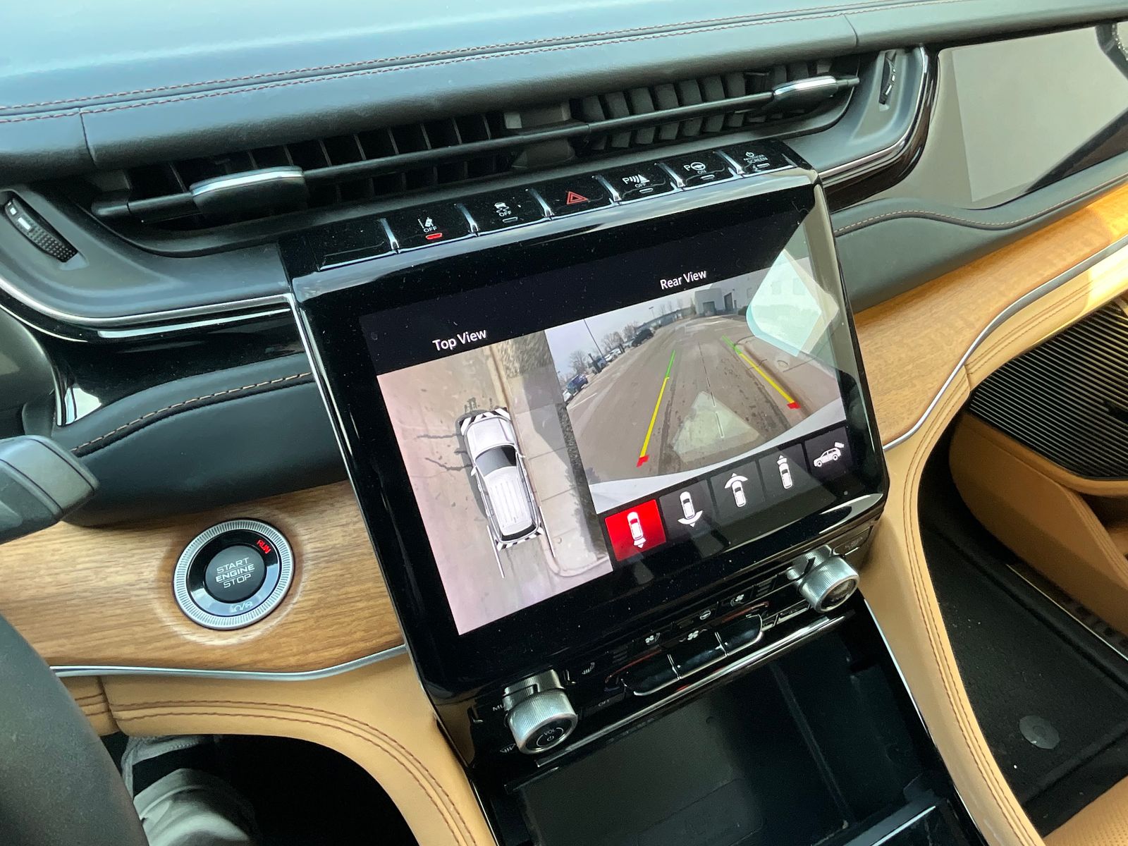 Thumbnail: 2022 Jeep Grand Cherokee - 21