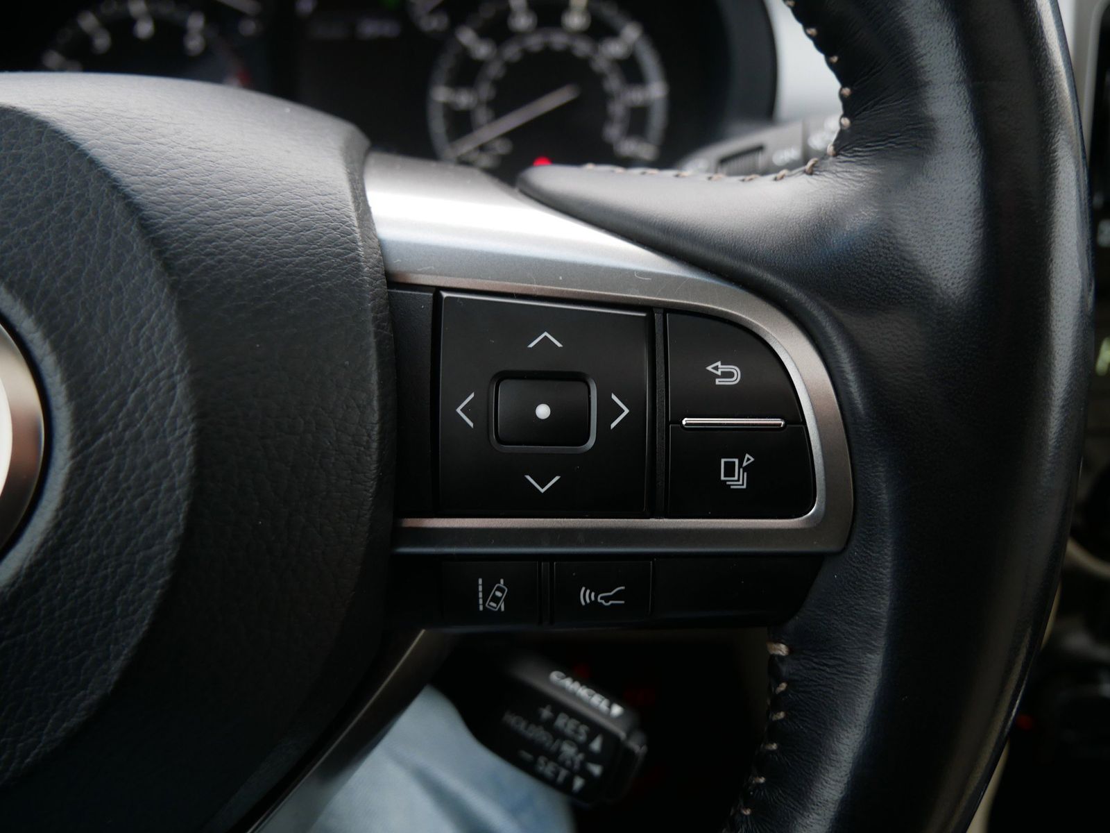 Thumbnail: 2022 Lexus GX - 26