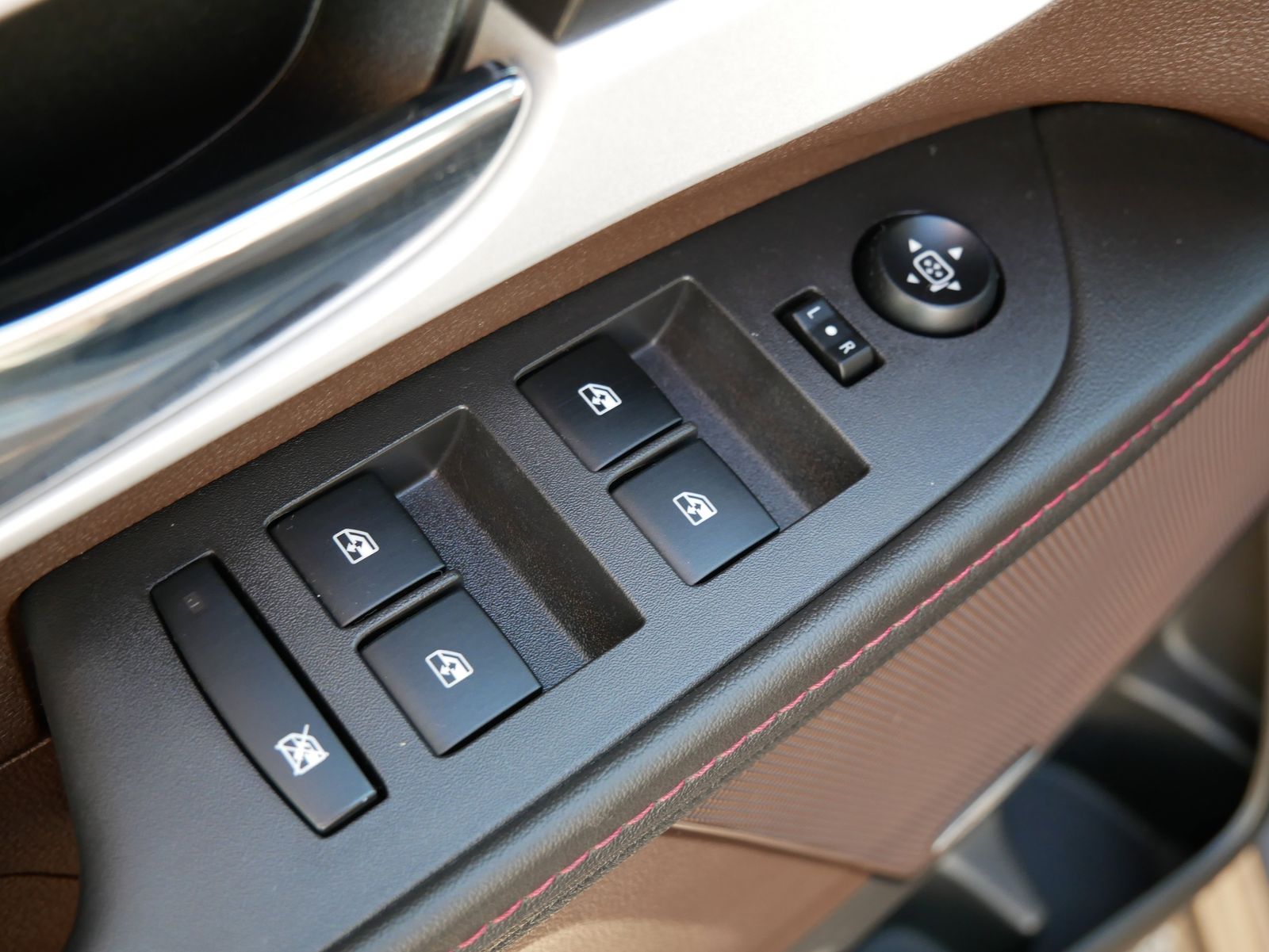 Thumbnail: 2011 Chevrolet Equinox - 13