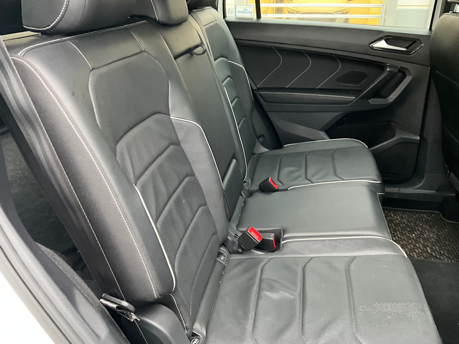 Thumbnail: 2022 Volkswagen Tiguan - 16