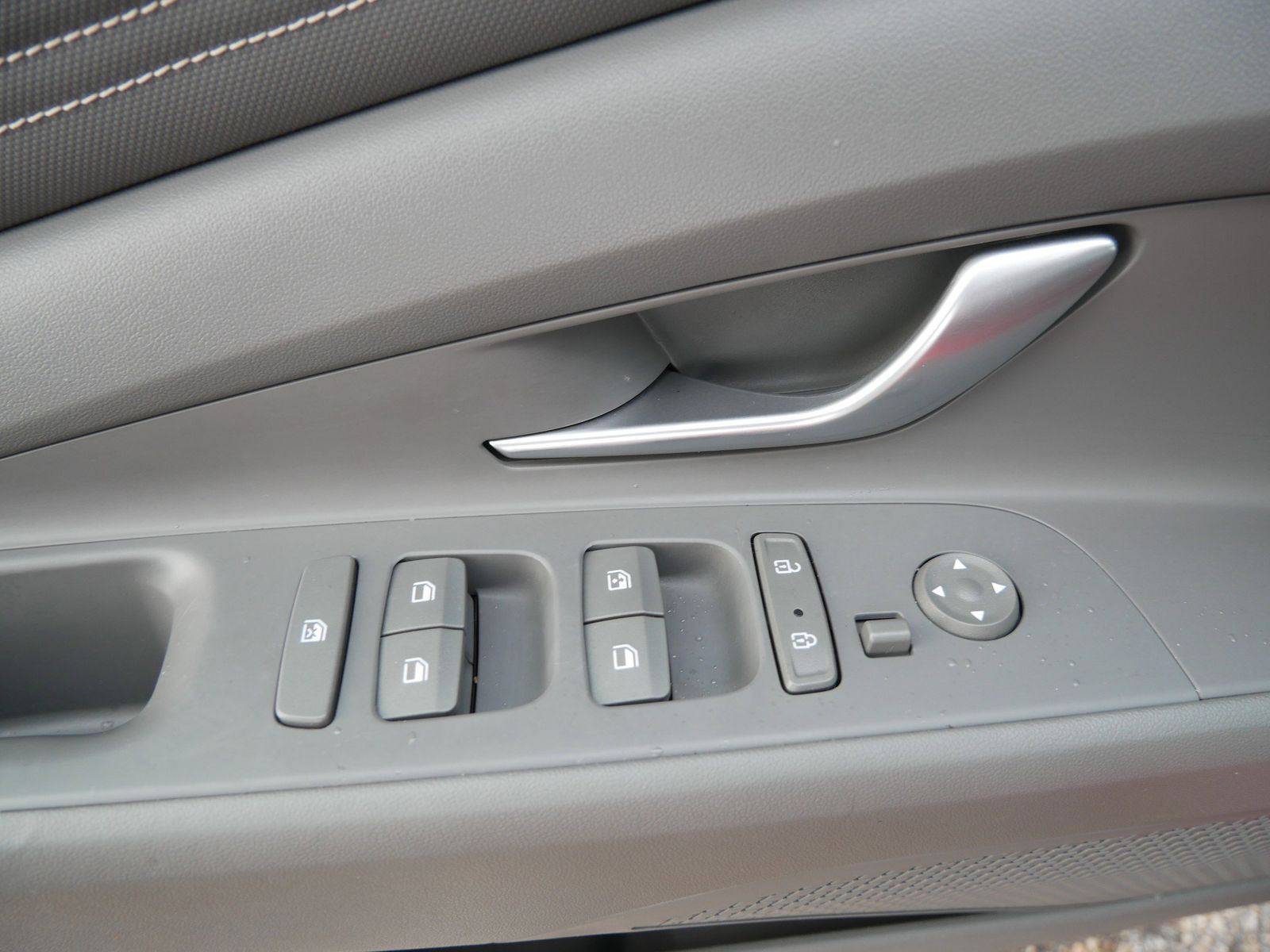 Thumbnail: 2023 Hyundai Elantra - 16