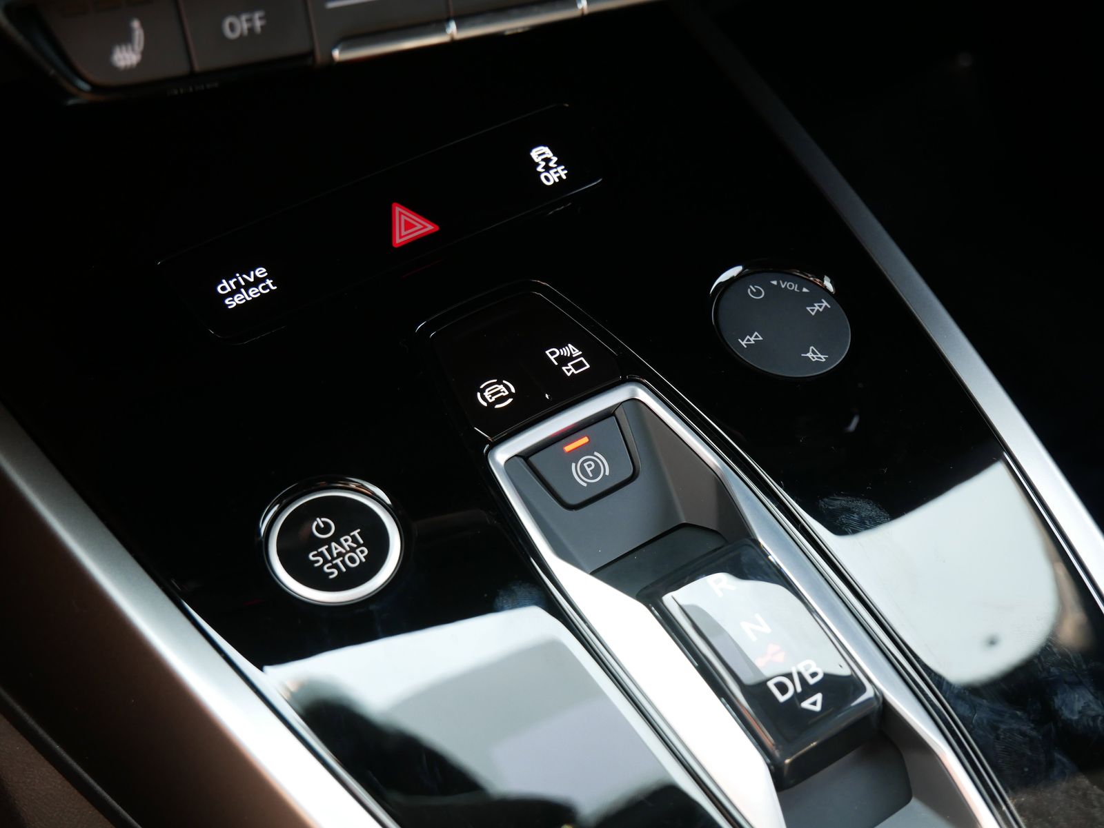 Thumbnail: 2024 Audi Q4 e-tron - 20