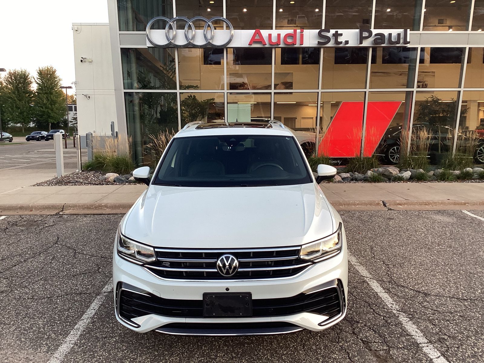 Thumbnail: 2023 Volkswagen Tiguan - 3
