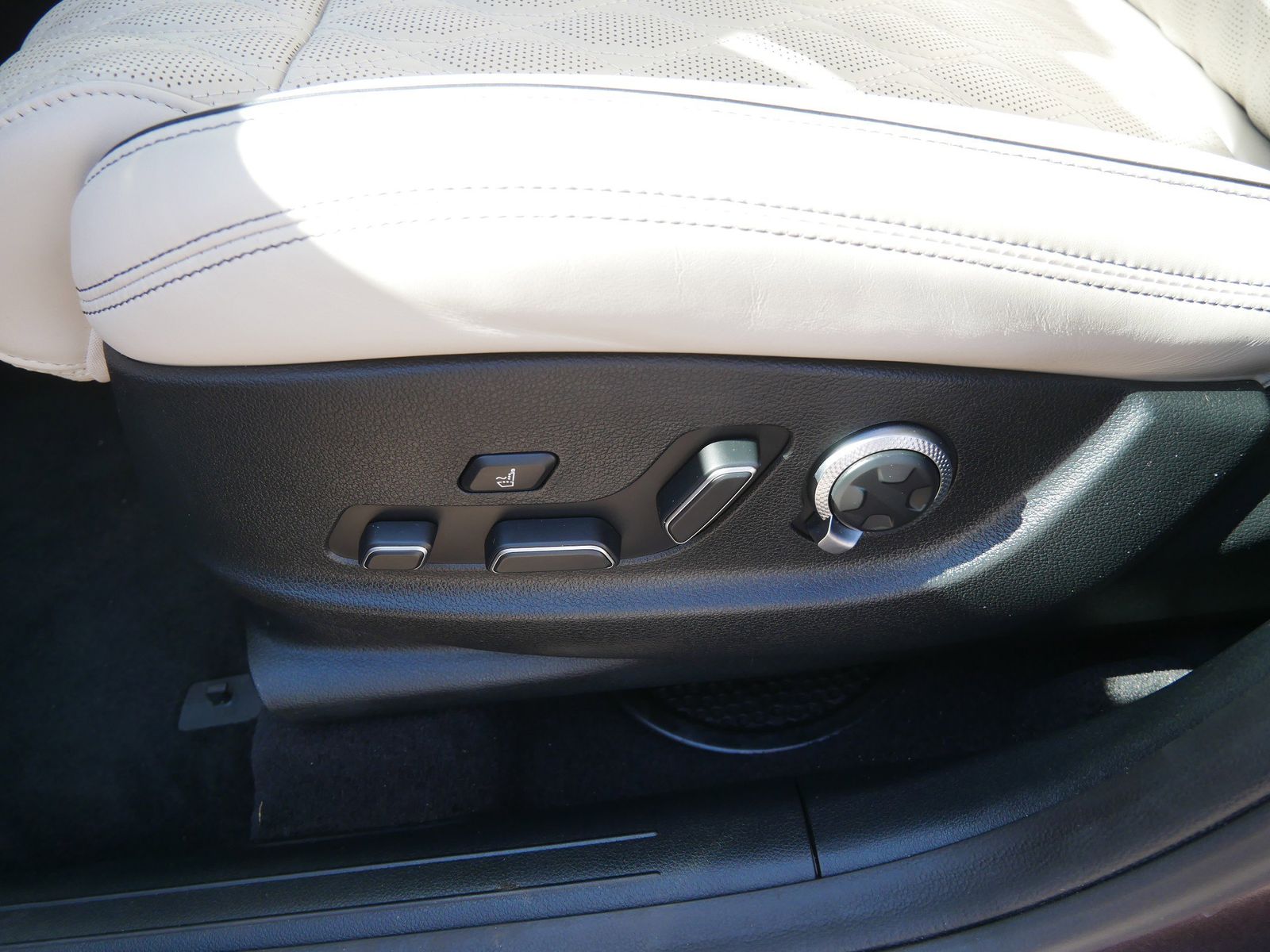 Thumbnail: 2023 Genesis GV70 - 14