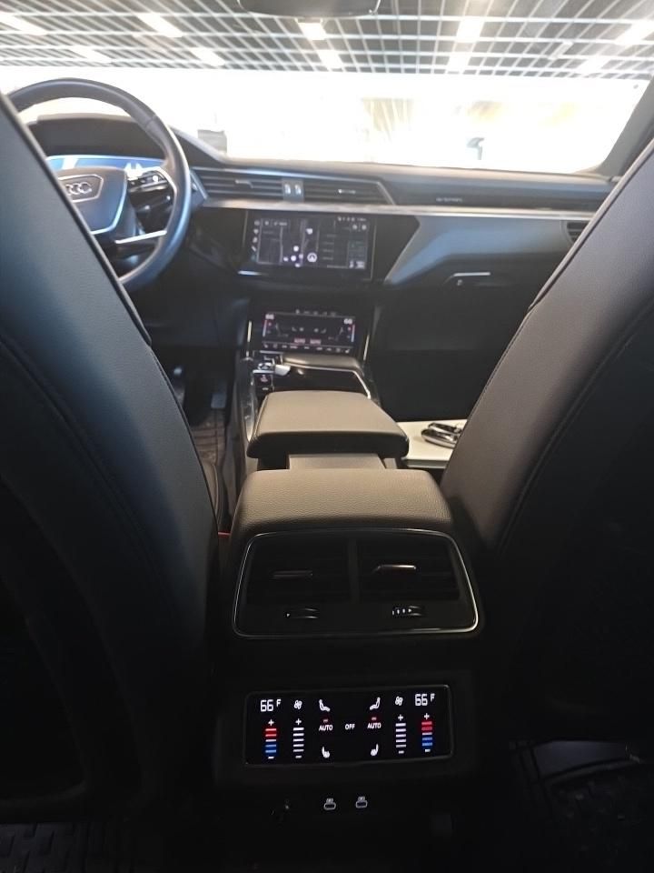 Thumbnail: 2023 Audi e-tron - 13