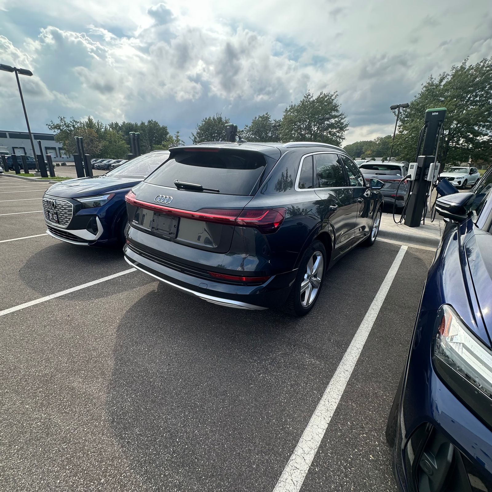 Thumbnail: 2019 Audi e-tron - 2