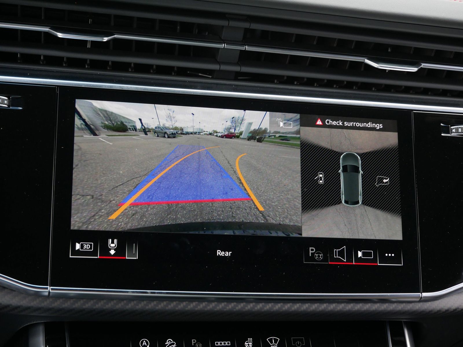 Thumbnail: 2026 Audi SQ8 - 24