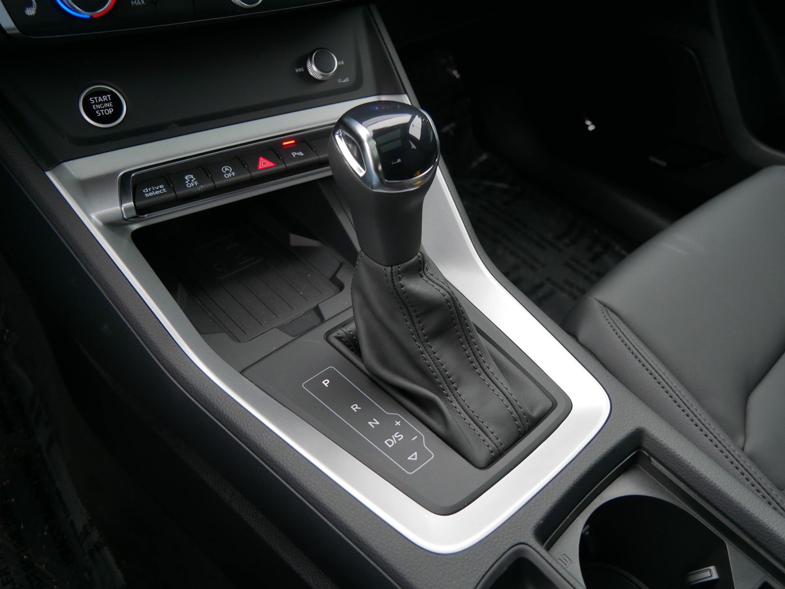 Thumbnail: 2025 Audi Q3 - 24