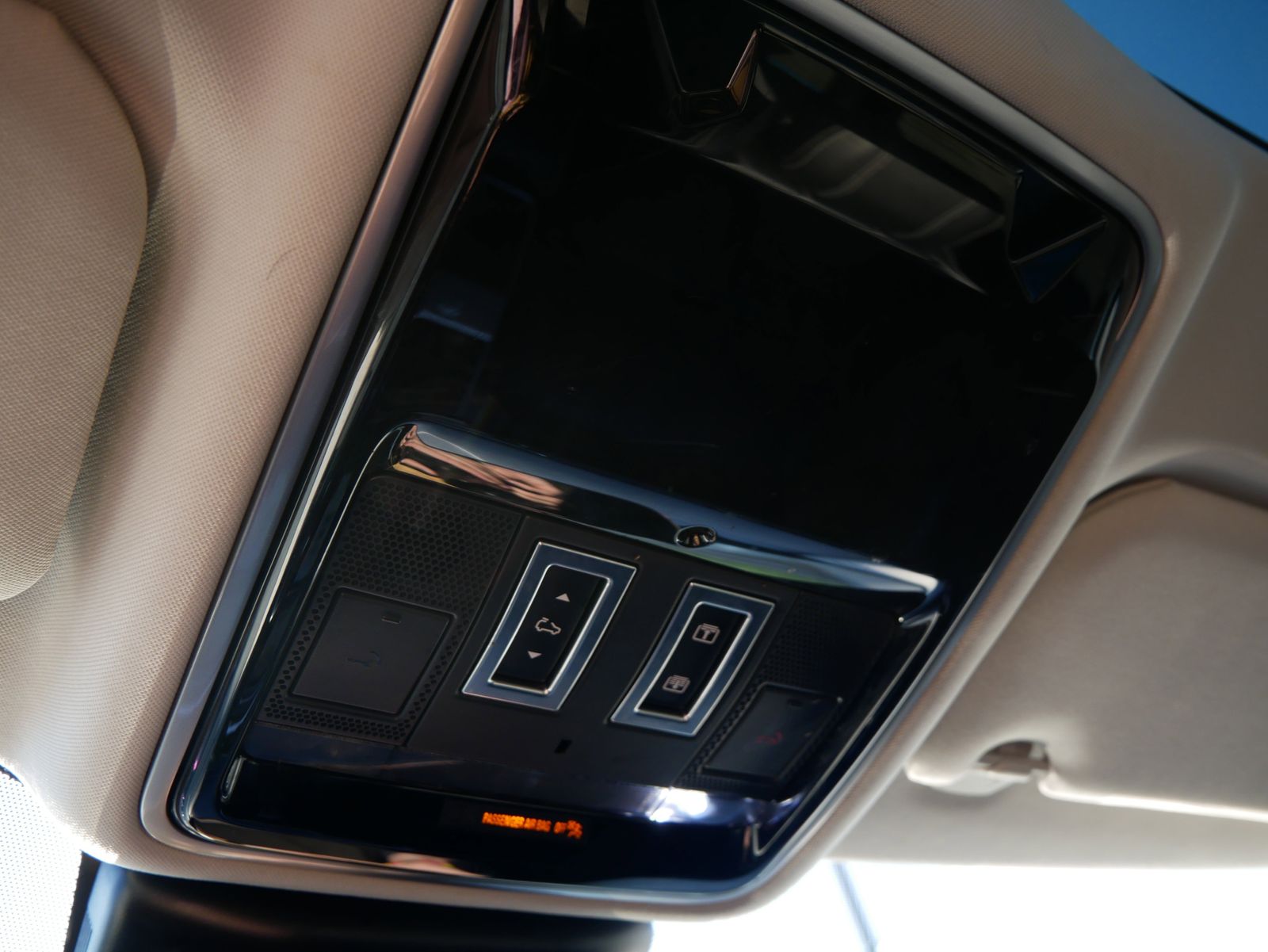 Thumbnail: 2020 Land Rover Range Rover Velar - 20