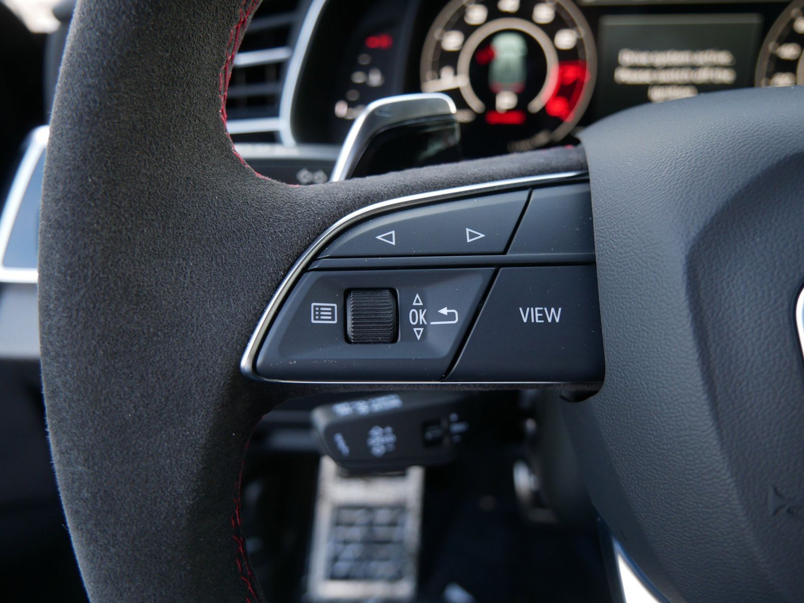 Thumbnail: 2026 Audi RS Q8 - 30