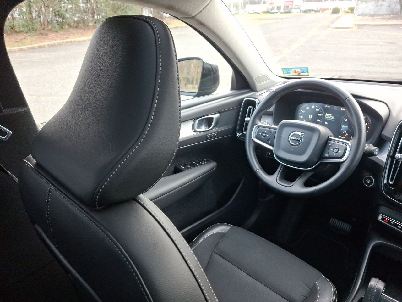 Thumbnail: 2020 Volvo XC40 - 15