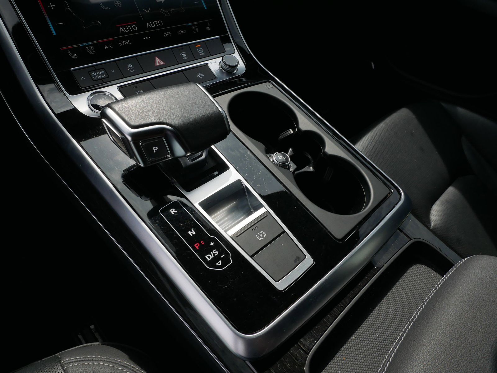 Thumbnail: 2021 Audi Q8 - 14