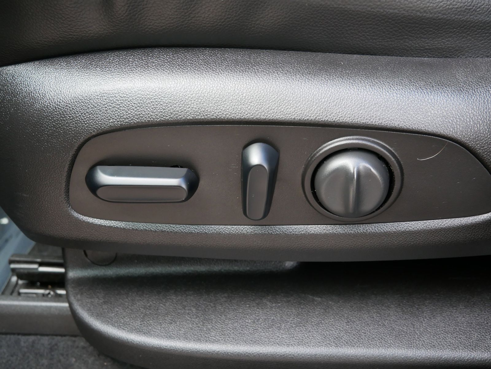 Thumbnail: 2018 Chevrolet Traverse - 17