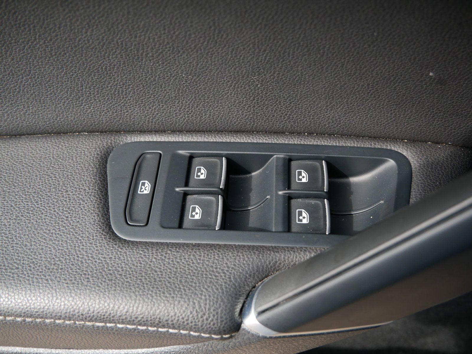 Thumbnail: 2019 Volkswagen Golf - 12