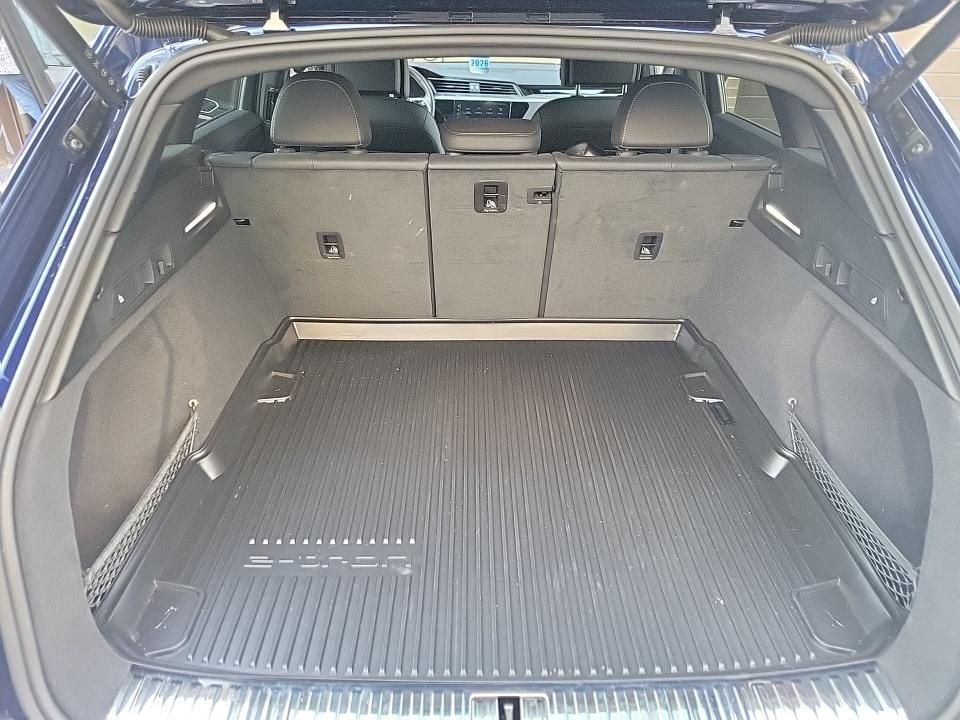 Thumbnail: 2023 Audi e-tron - 13