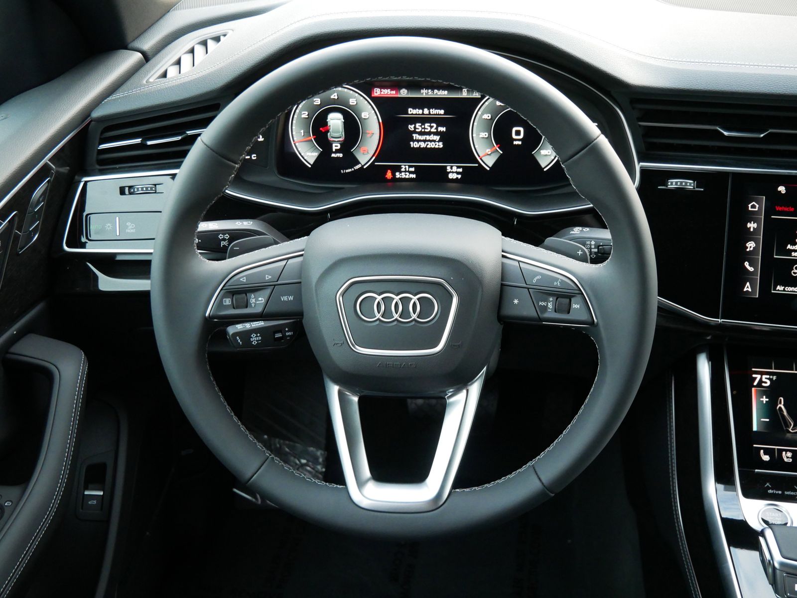 Thumbnail: 2026 Audi Q8 - 12