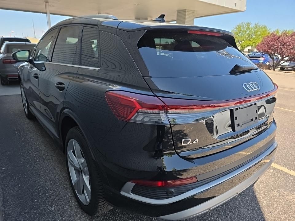 Thumbnail: 2023 Audi Q4 e-tron - 10