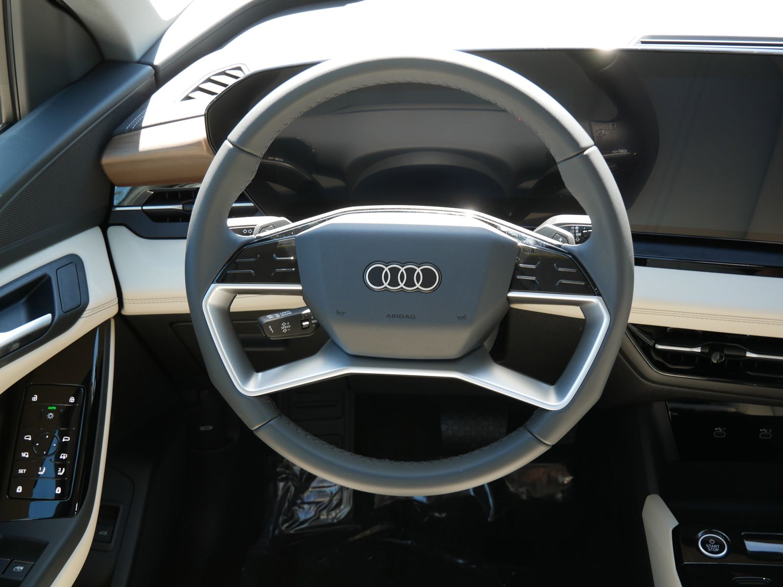 Thumbnail: 2025 Audi Q6 e-tron - 12