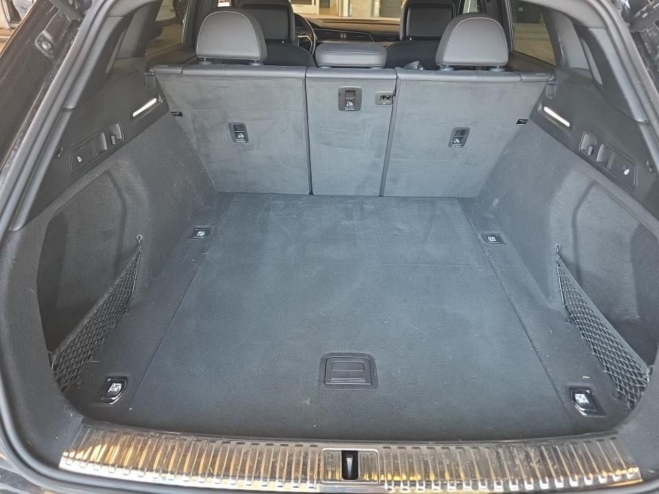 Thumbnail: 2023 Audi e-tron - 12