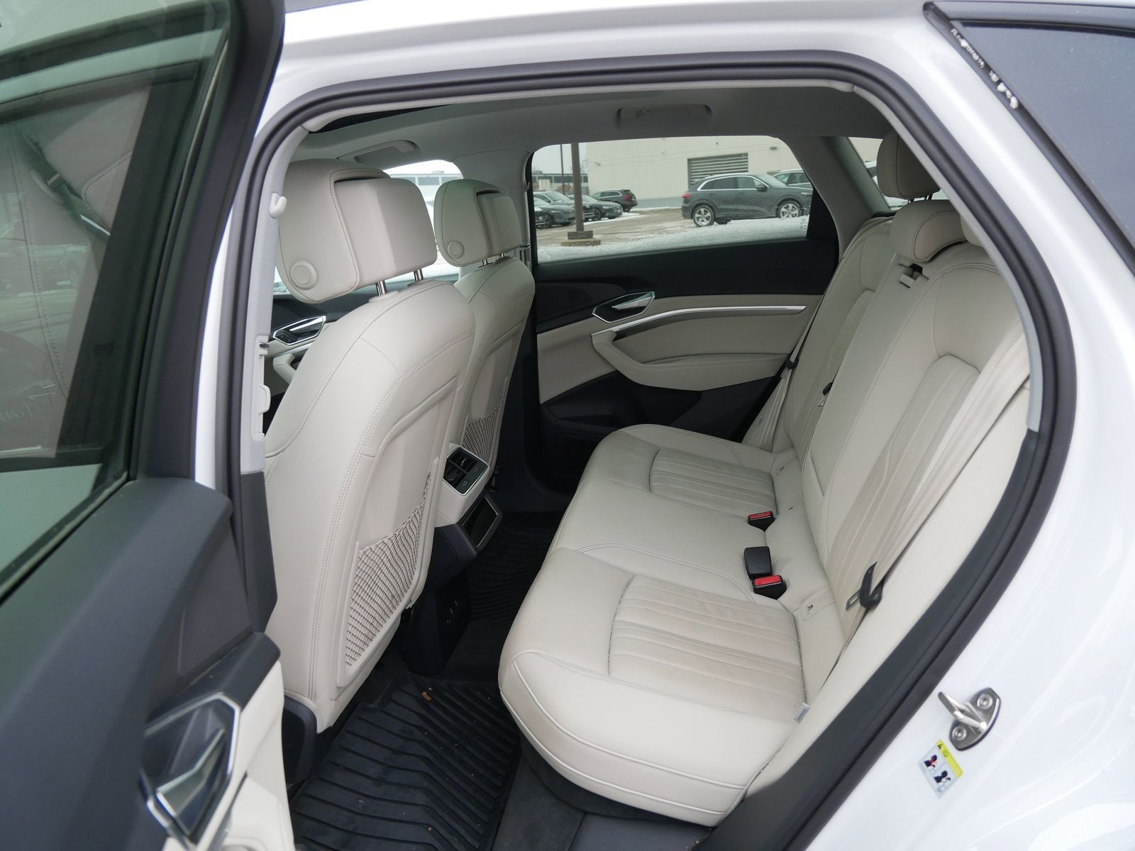 Thumbnail: 2023 Audi e-tron - 8