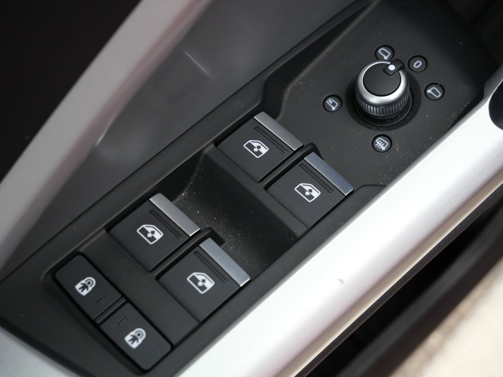 Thumbnail: 2023 Audi Q3 - 16