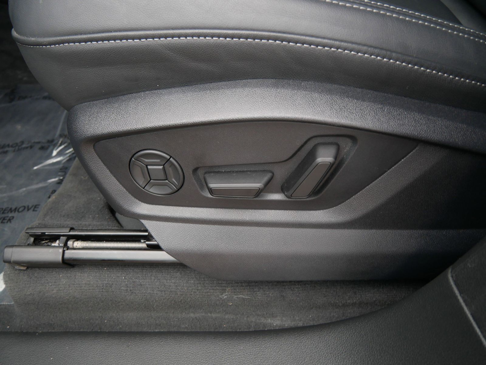 Thumbnail: 2025 Audi Q8 - 13