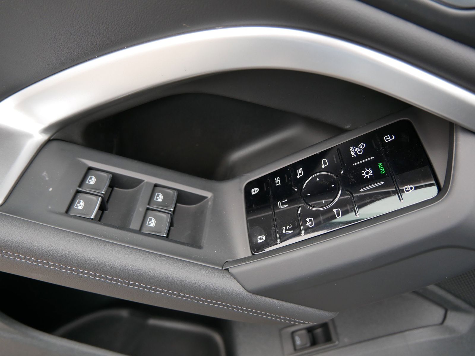 Thumbnail: 2025 Audi Q5 - 12