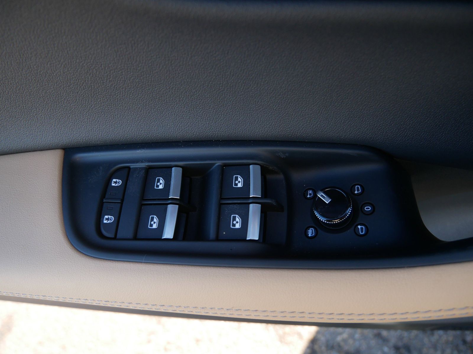 Thumbnail: 2026 Audi Q7 - 16