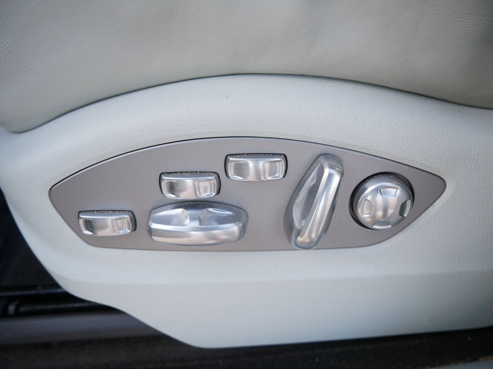 Thumbnail: 2017 Porsche Macan - 13