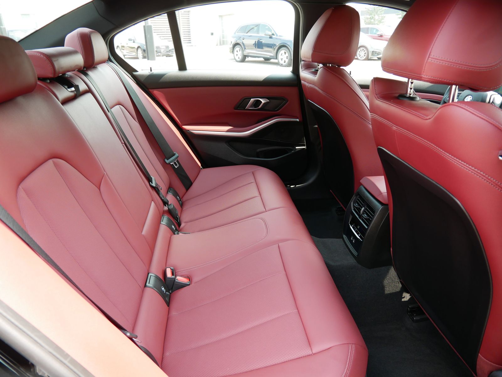 Thumbnail: 2024 BMW 3 Series - 11