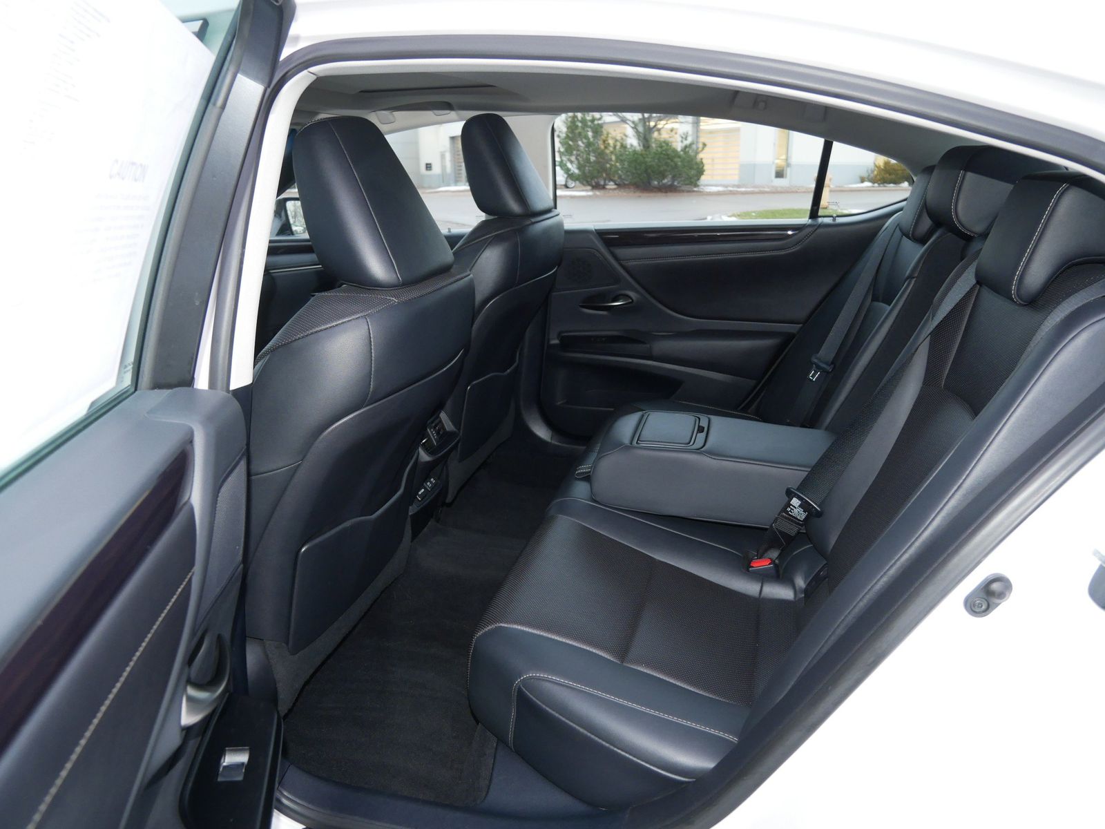 Thumbnail: 2021 Lexus ES - 10