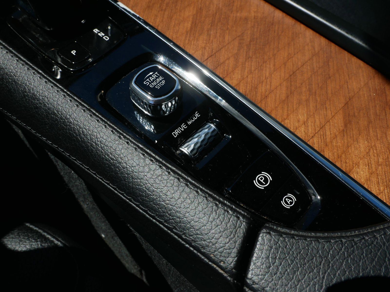 Thumbnail: 2021 Volvo XC90 - 17