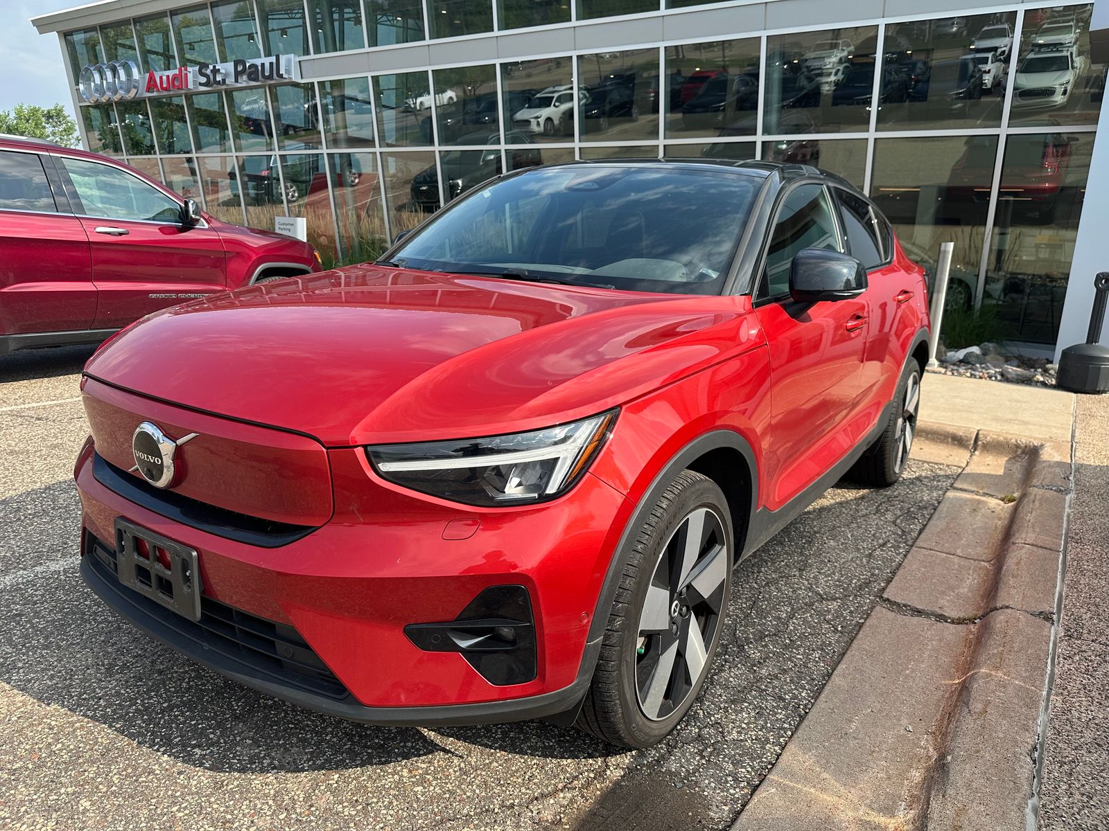 Thumbnail: 2022 Volvo C40 - 1