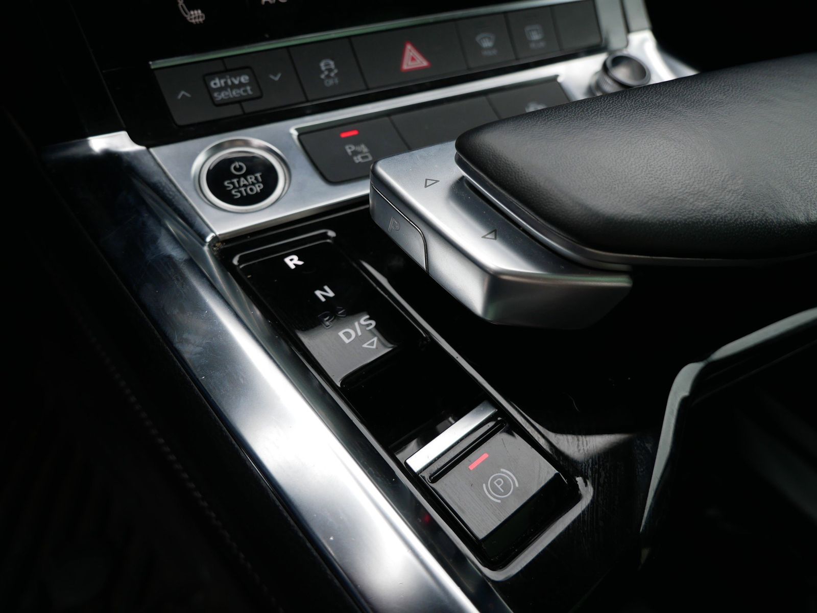 Thumbnail: 2022 Audi e-tron - 15