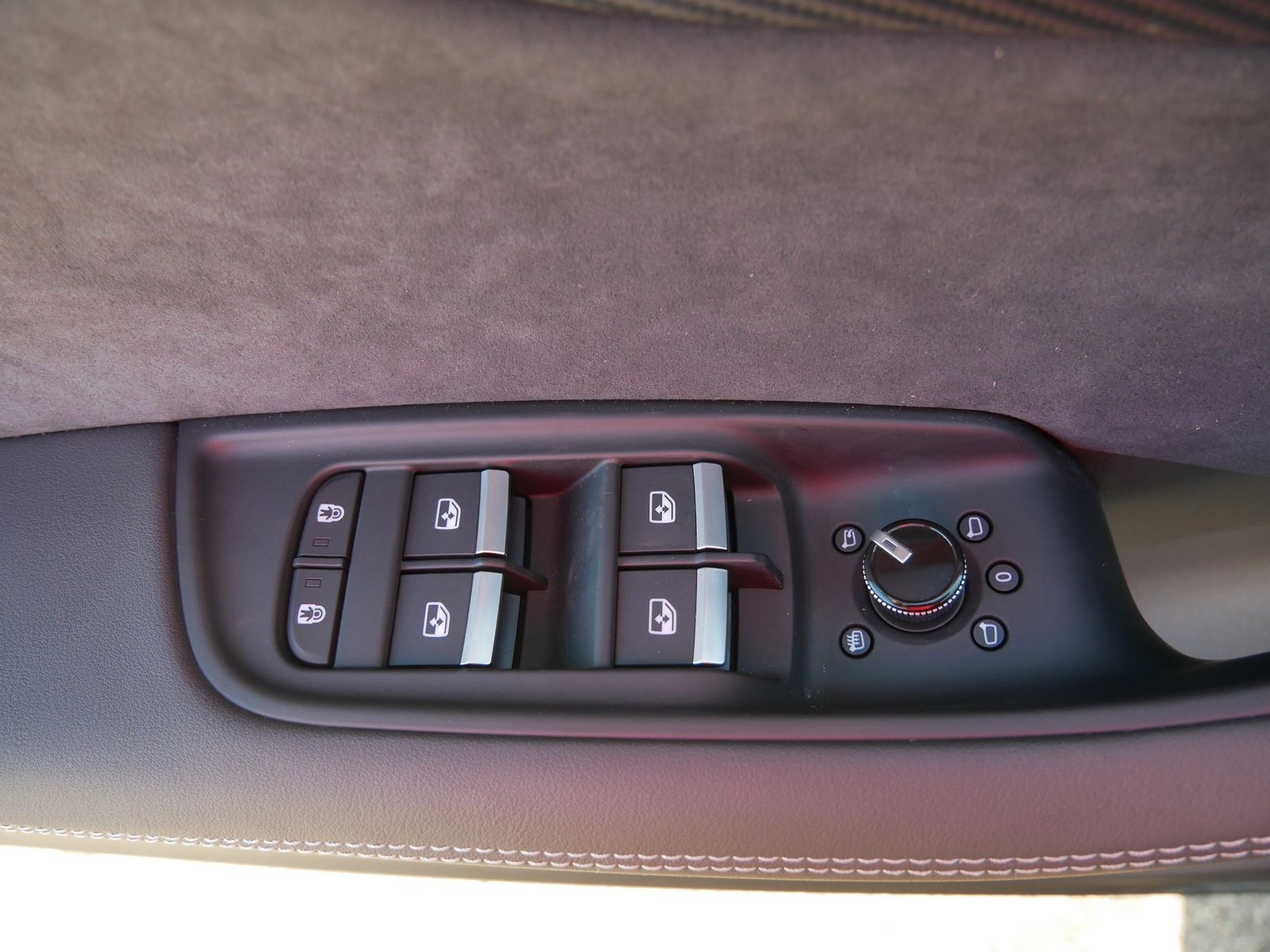 Thumbnail: 2026 Audi SQ7 - 14